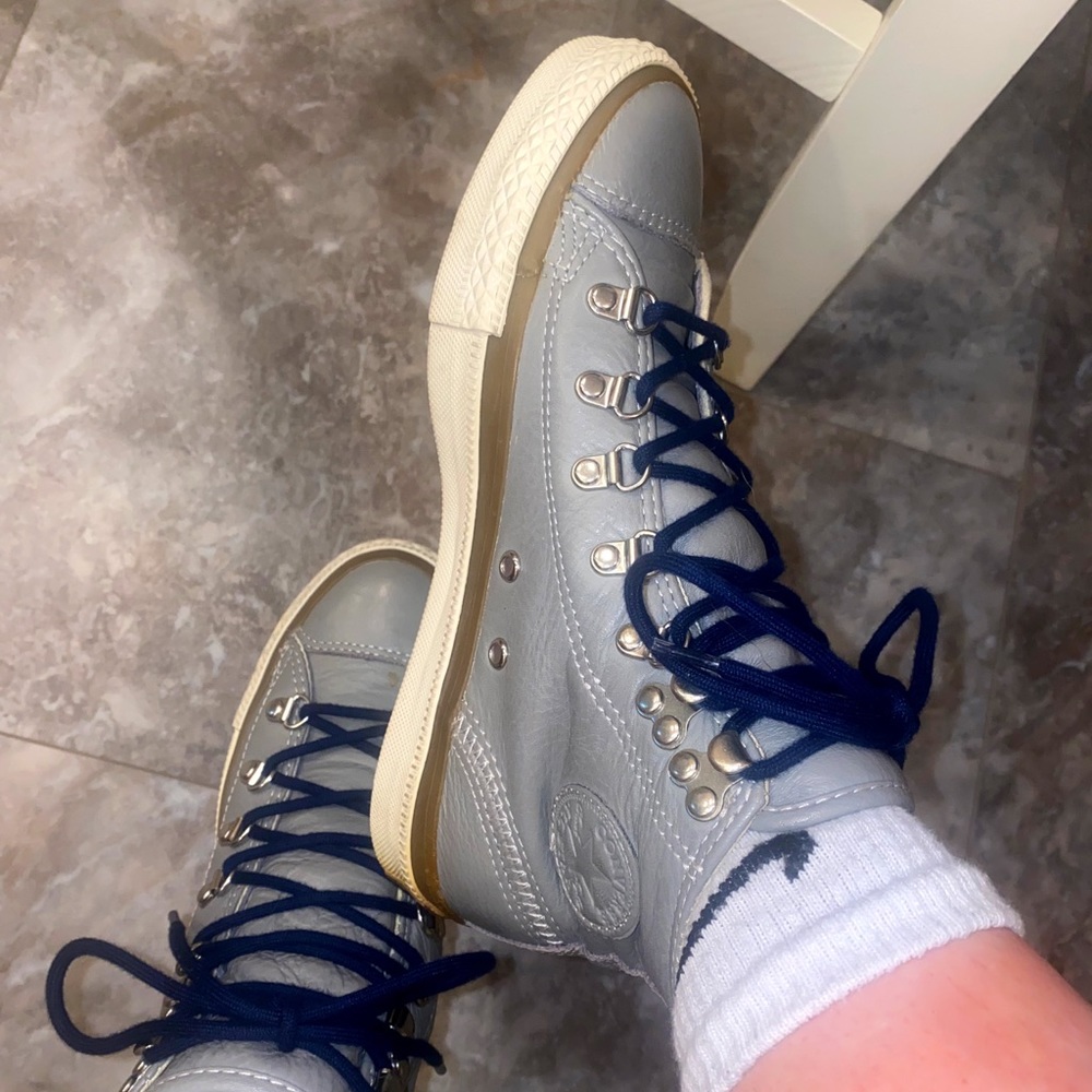 VINTAGE leather CONVERSE. With vibrant dark blue laces.